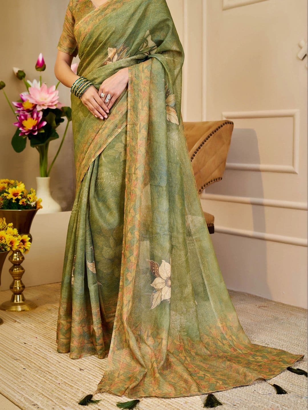 Maroosh Women Floral Silk Cotton Handloom Saree thumbnail 7