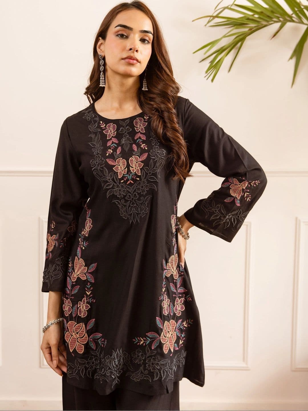 Sangria Women Ethnic Motifs Embroidered Regular Thread Work Kurta with Palazzos thumbnail 4