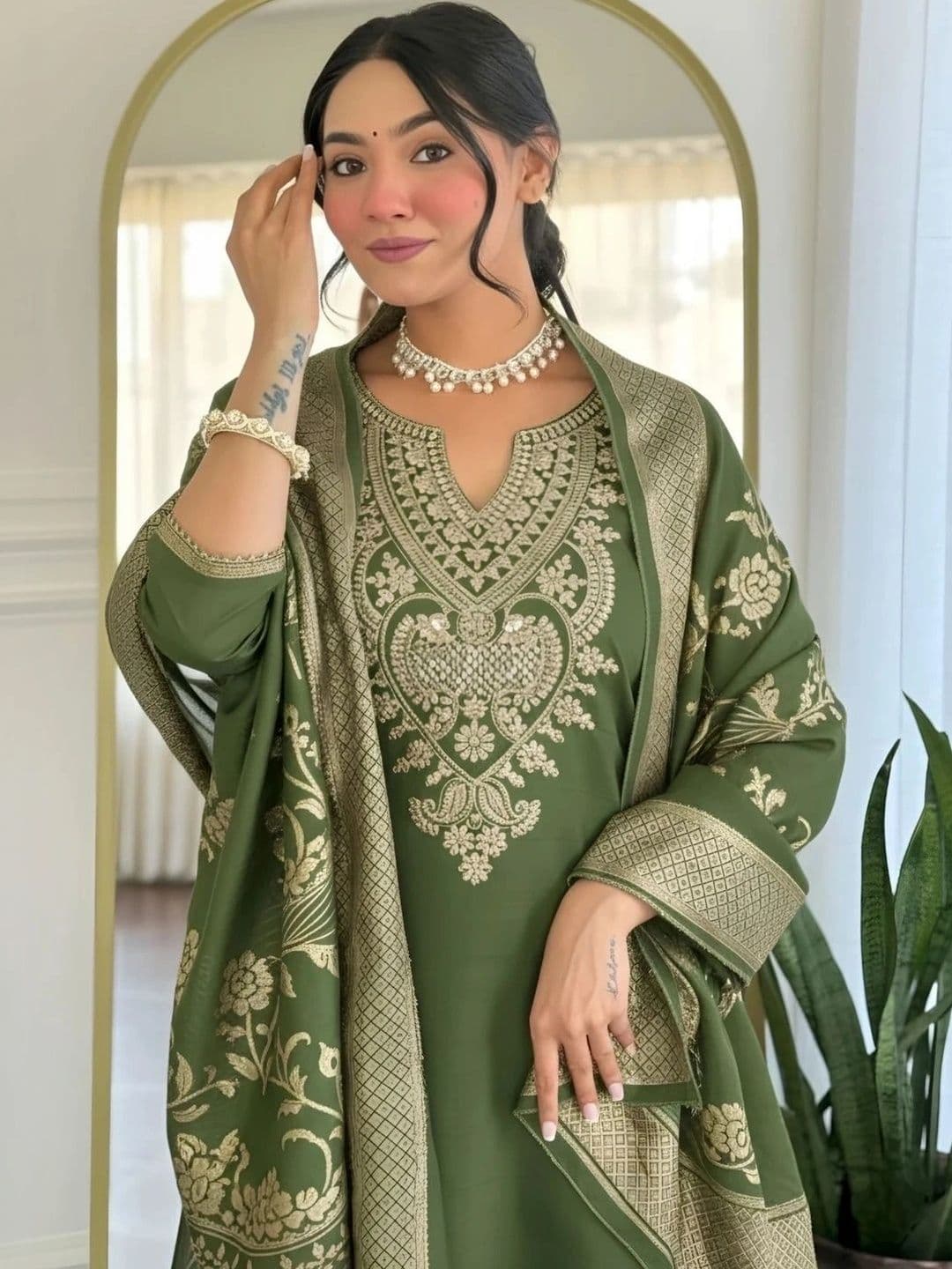 Moda Rapido Women Ethnic Motifs Embroidered Regular Thread Work Pure Cotton Kurta with Trousers & With thumbnail 3