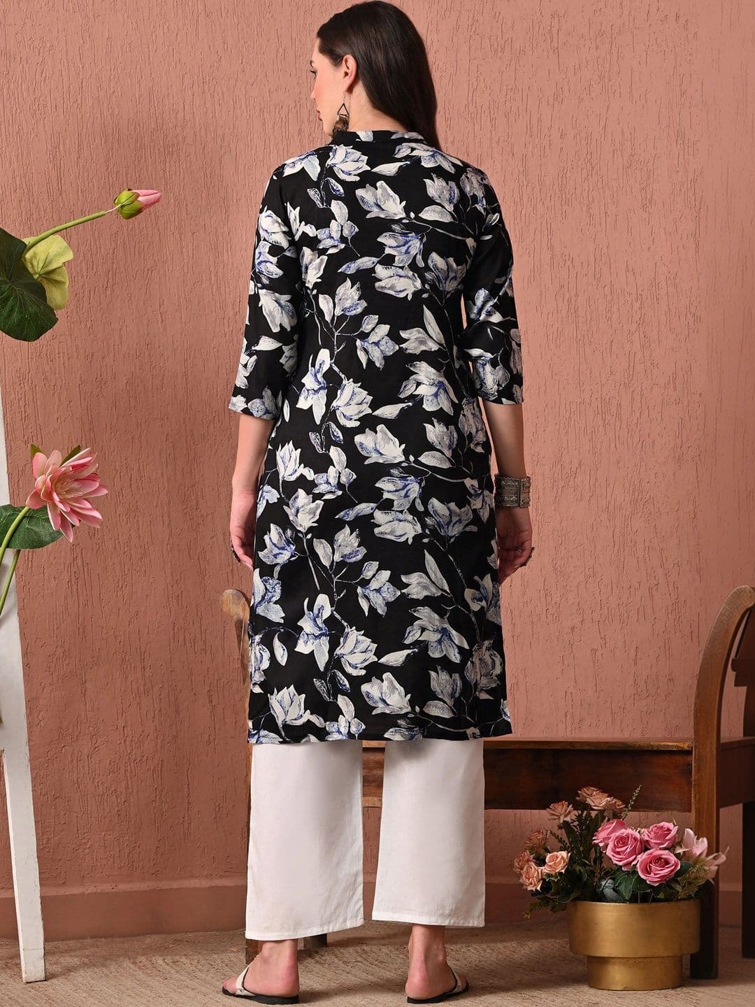 Sangria Women Floral Printed Floral Kurta thumbnail 6