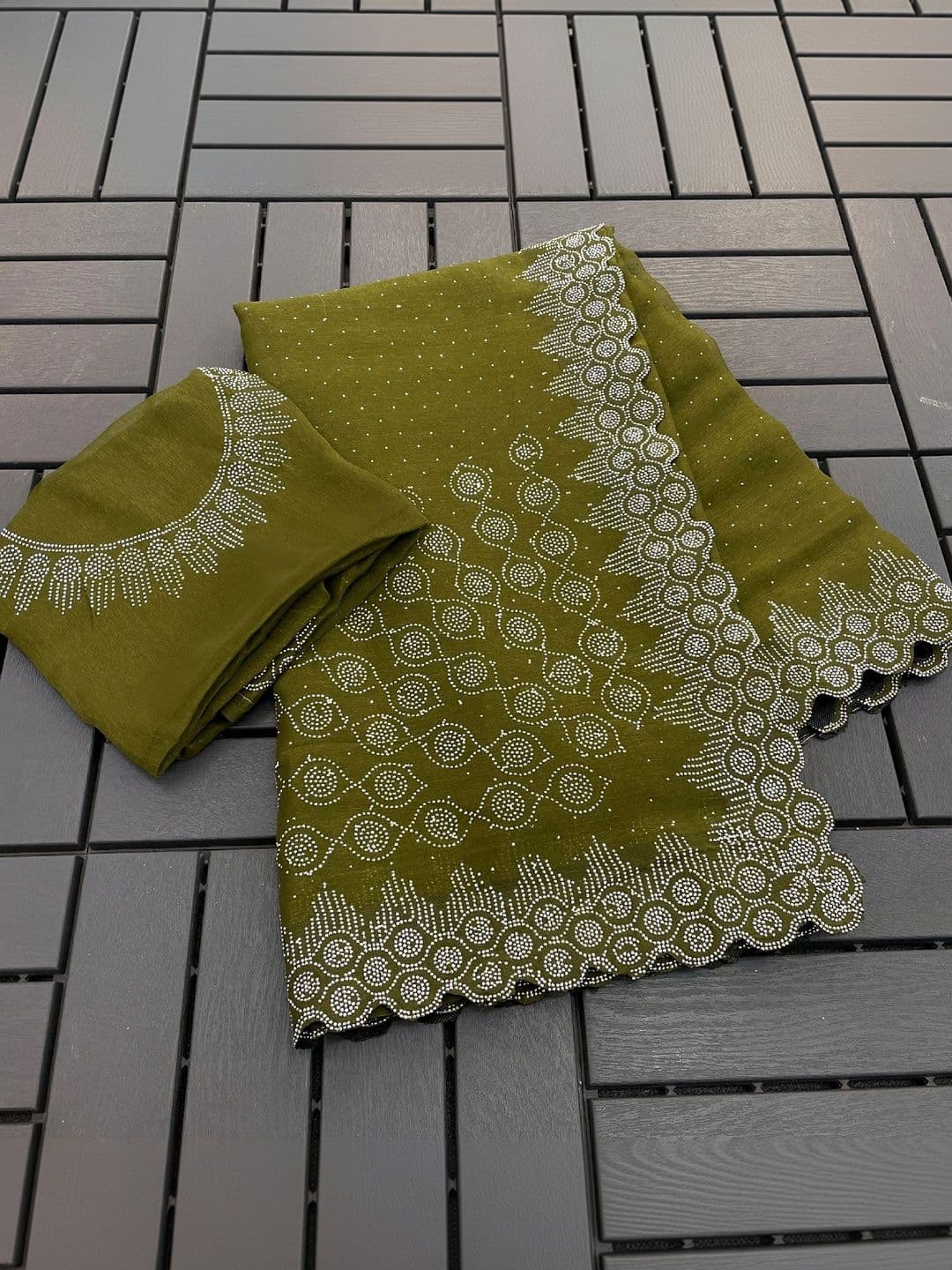 SmileyFashion Pure Georgette Saree thumbnail 4