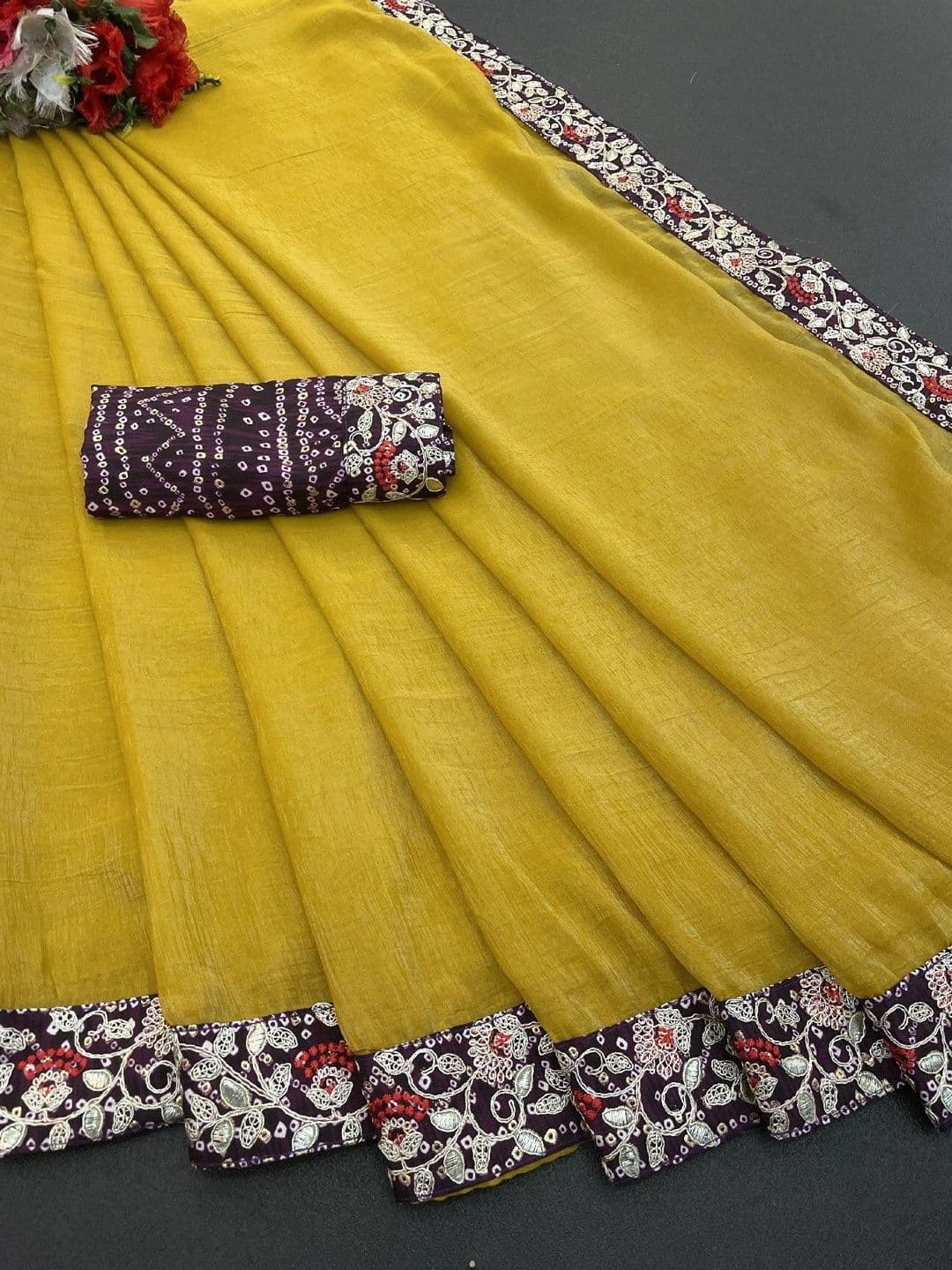 SmileyFashion Women Floral Poly Chiffon Designer Saree thumbnail 5