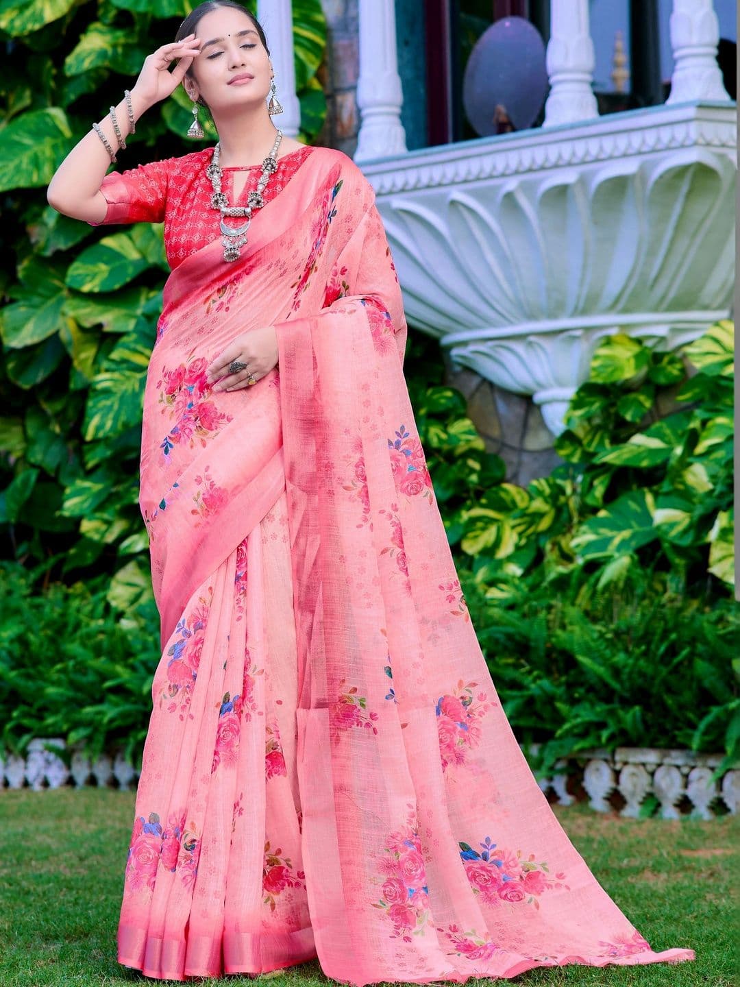 MANVAA Women Floral Printed Saree thumbnail 3
