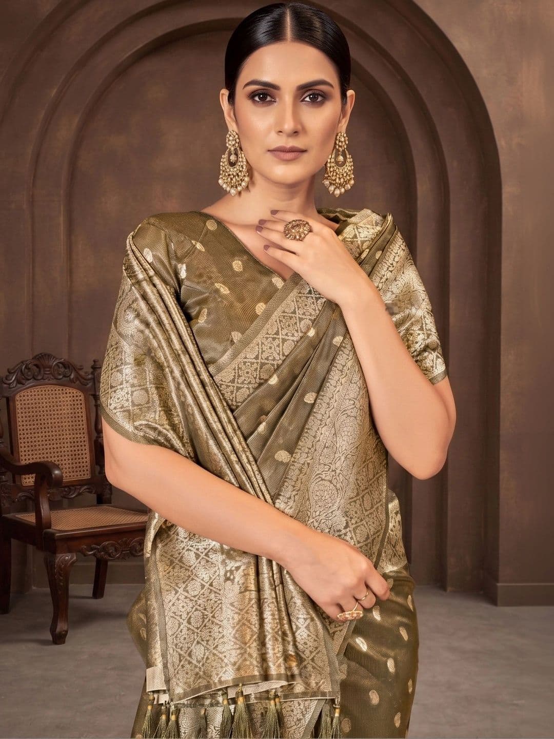 MONJOLIKA FASHION Woven Design Zari Silk Blend Designer Bomkai silk Saree thumbnail 4