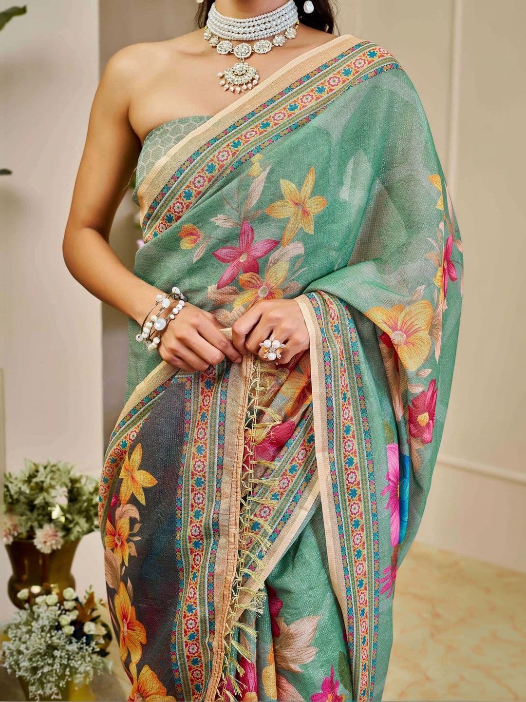 Maroosh Floral Silk Cotton Handloom Saree thumbnail 5