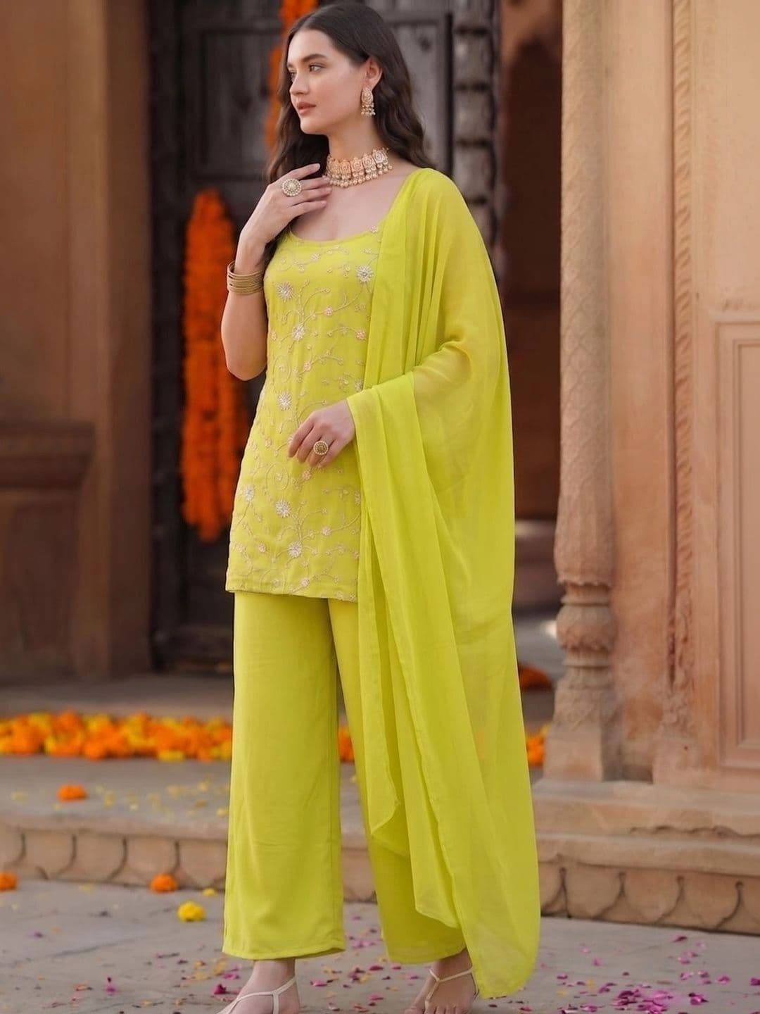 Navlik Women Floral Embroidered Regular Thread Work Kurta with Sharara & With Dupatta thumbnail 3