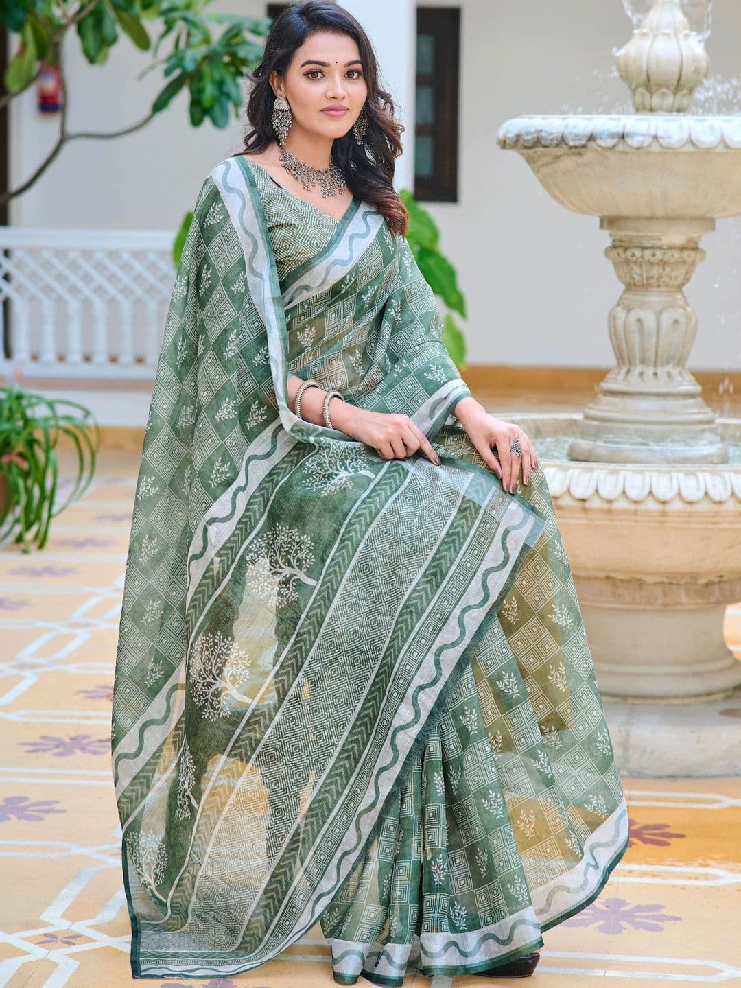 Maroosh Floral Saree thumbnail 7