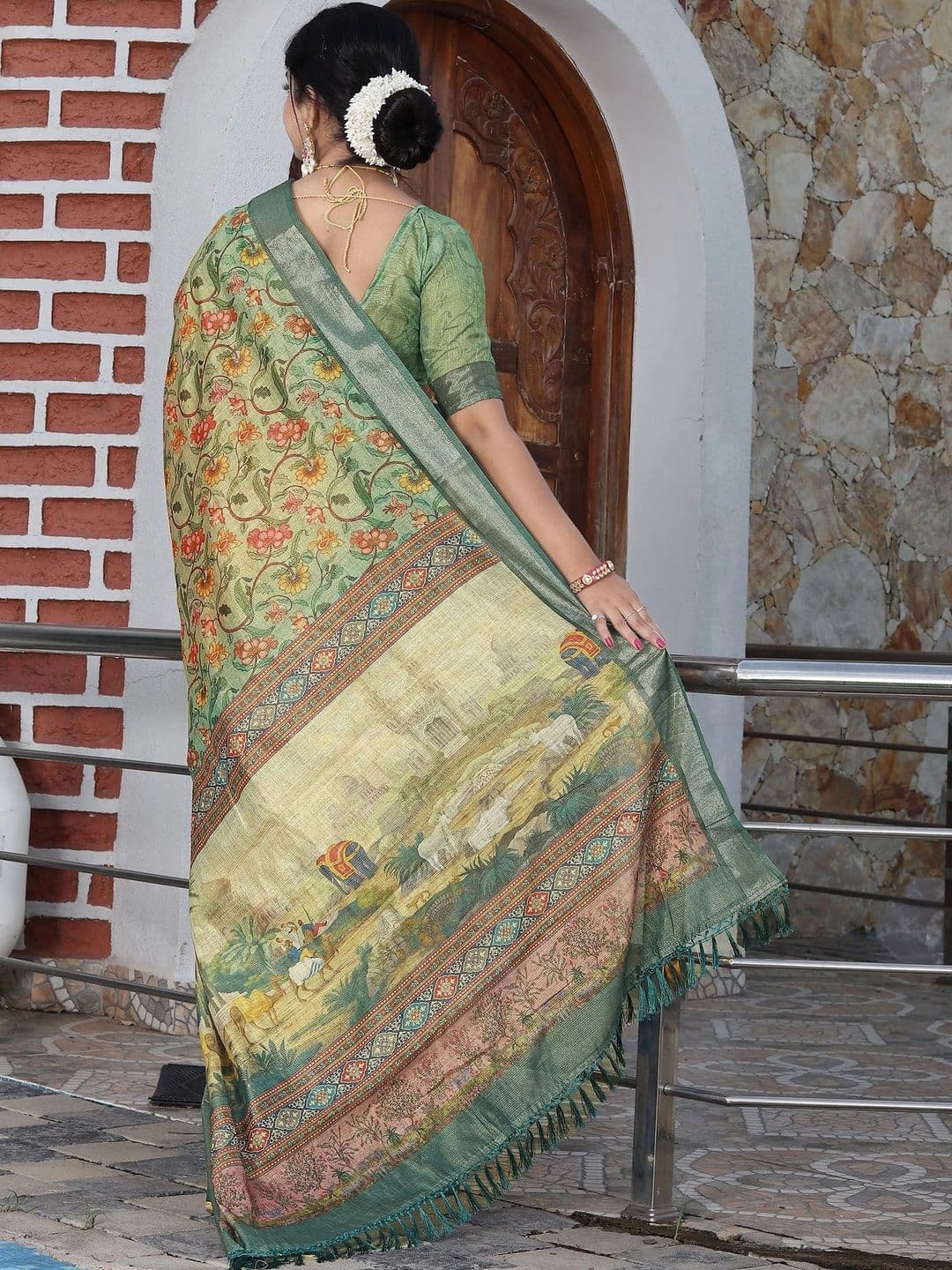 Maroosh Floral Silk Cotton Handloom Saree thumbnail 3