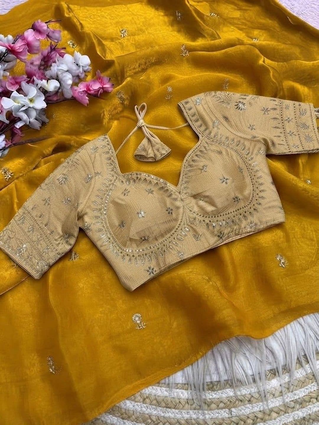 VRAGI Women Floral Embroidered Tissue Saree thumbnail 3