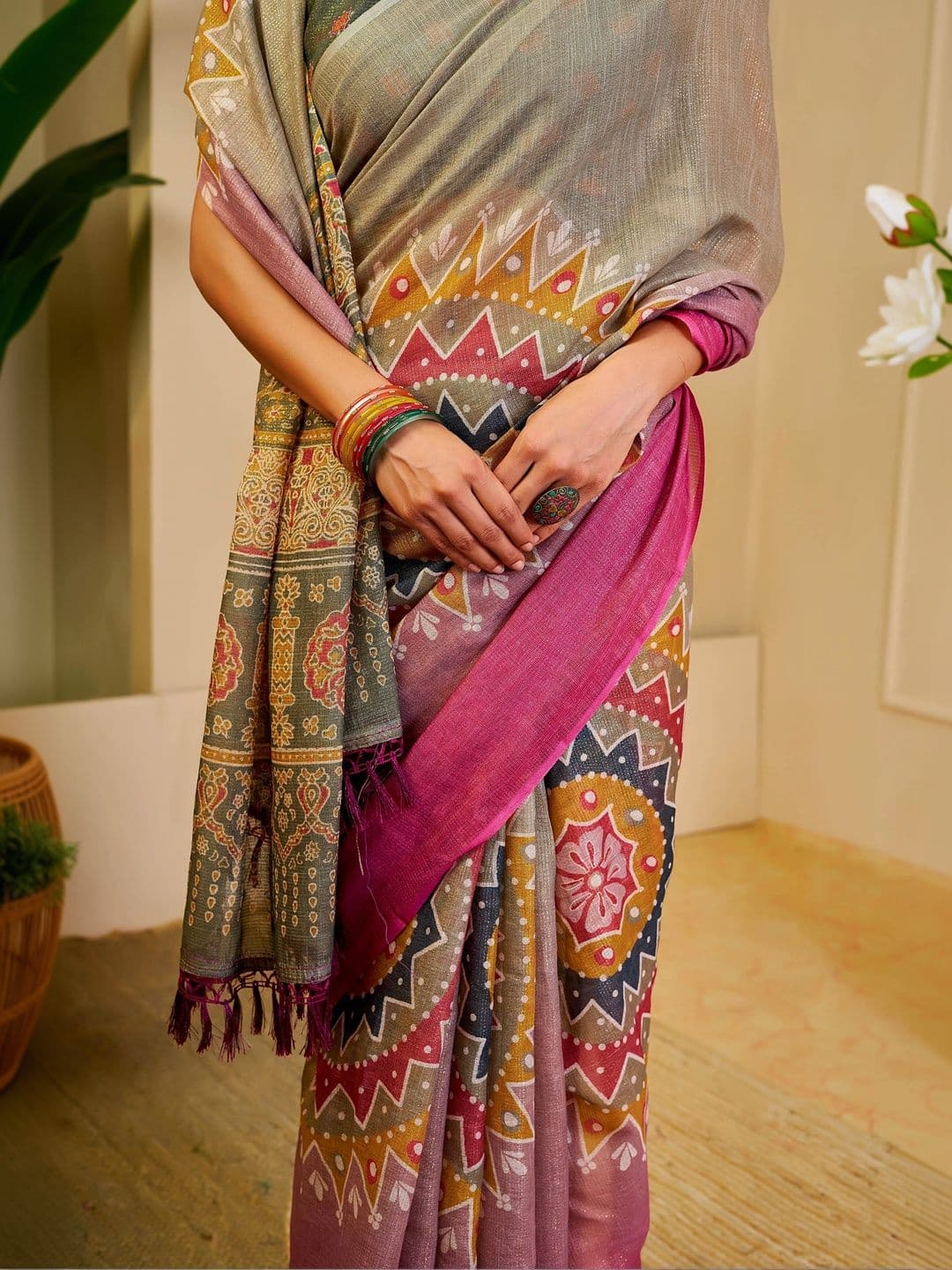 Maroosh Women Ombre Silk Cotton Handloom Saree thumbnail 5
