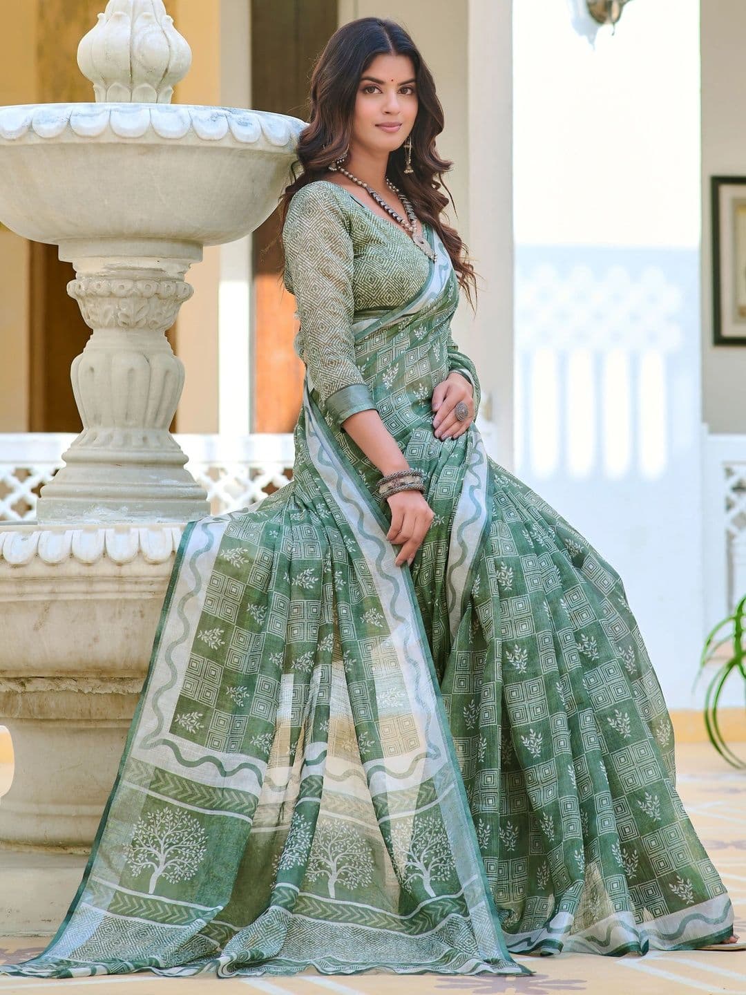 MANVAA Floral Saree thumbnail 4