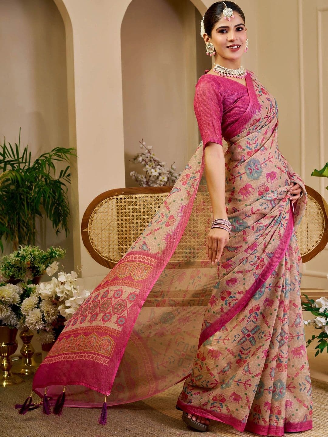 Maroosh Women Floral Printed Silk Cotton Handloom Saree thumbnail 6