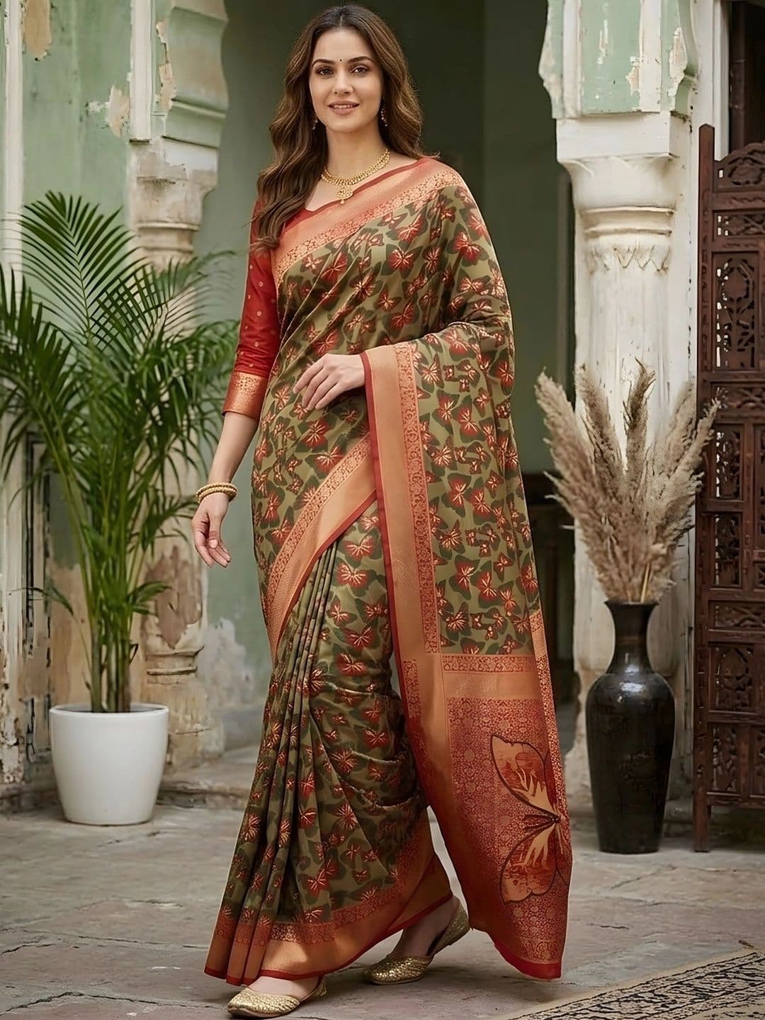 Urbanari Woven Design Zari Silk Blend Saree thumbnail 4