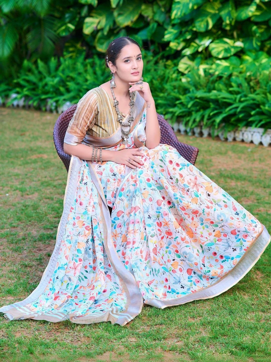 Maroosh Floral Saree thumbnail 6