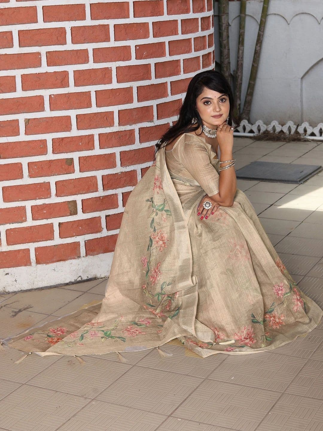 Maroosh Floral Silk Cotton Handloom Saree thumbnail 2