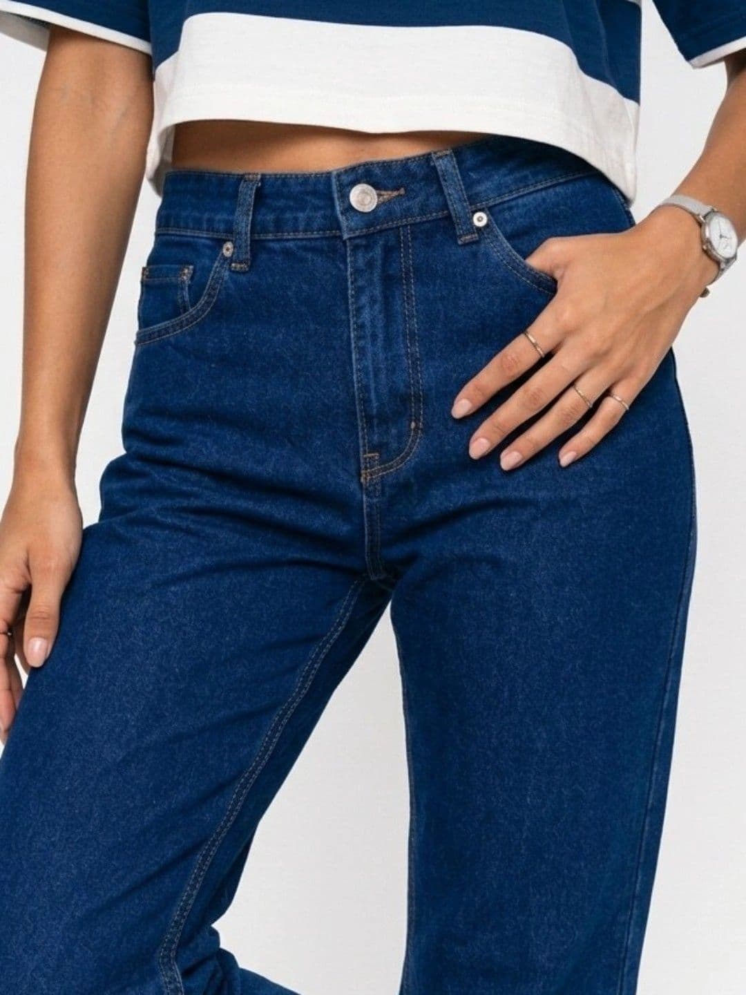 glitchez Women Classic Relaxed Fit Mid-Rise Stretchable Jeans thumbnail 5