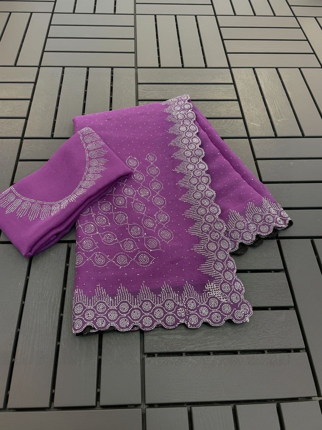 SmileyFashion Embellished Pure Georgette Saree thumbnail 4