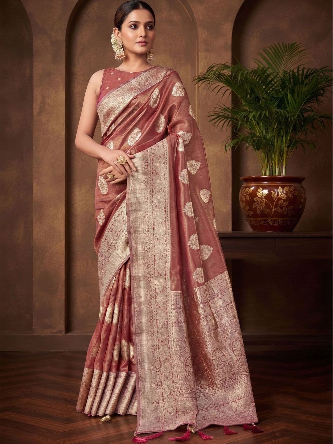 MONJOLIKA FASHION Embellished Zari Silk Blend Designer Bomkai silk Saree thumbnail 3
