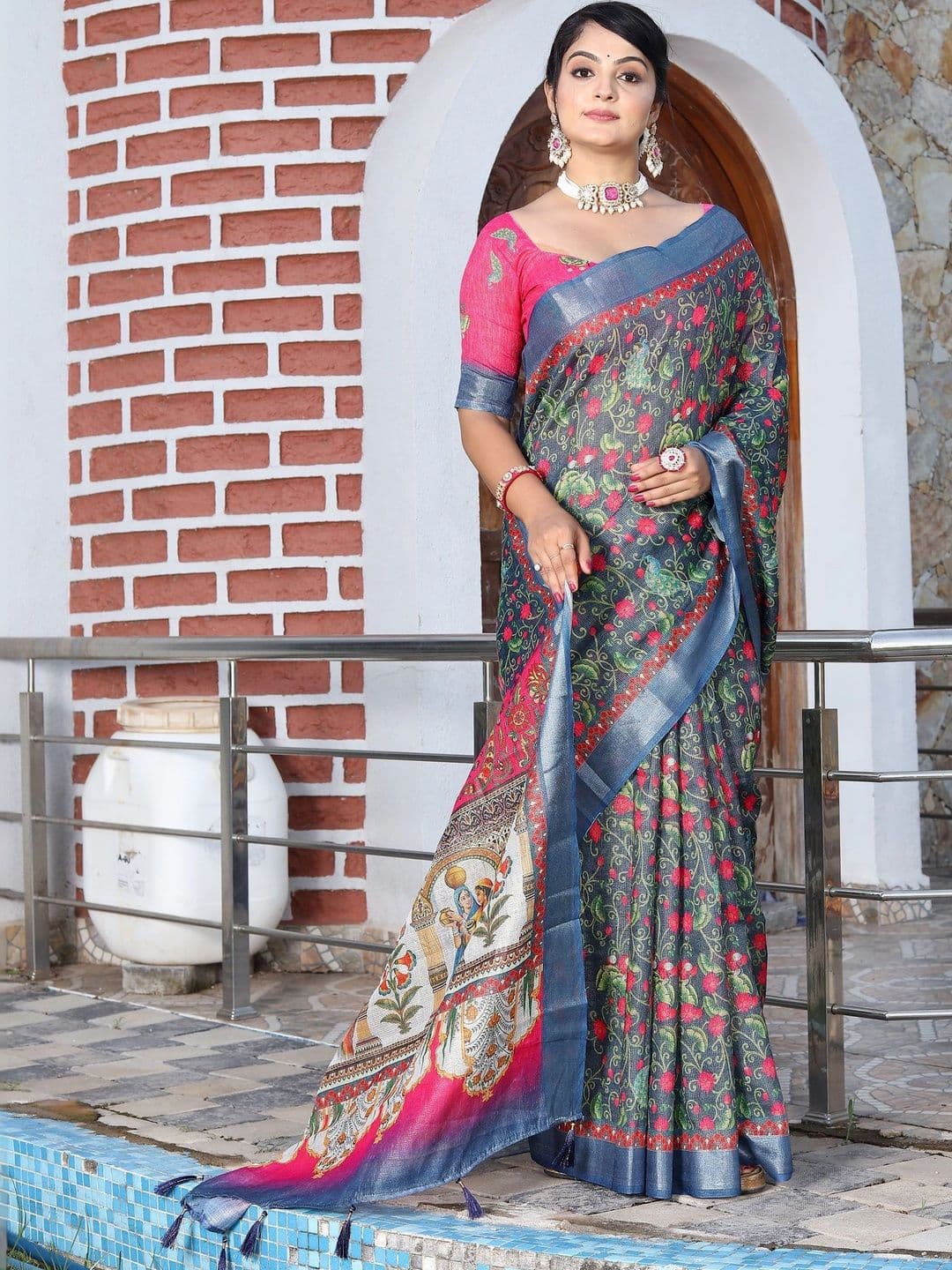 Maroosh Floral Silk Cotton Handloom Saree thumbnail 4