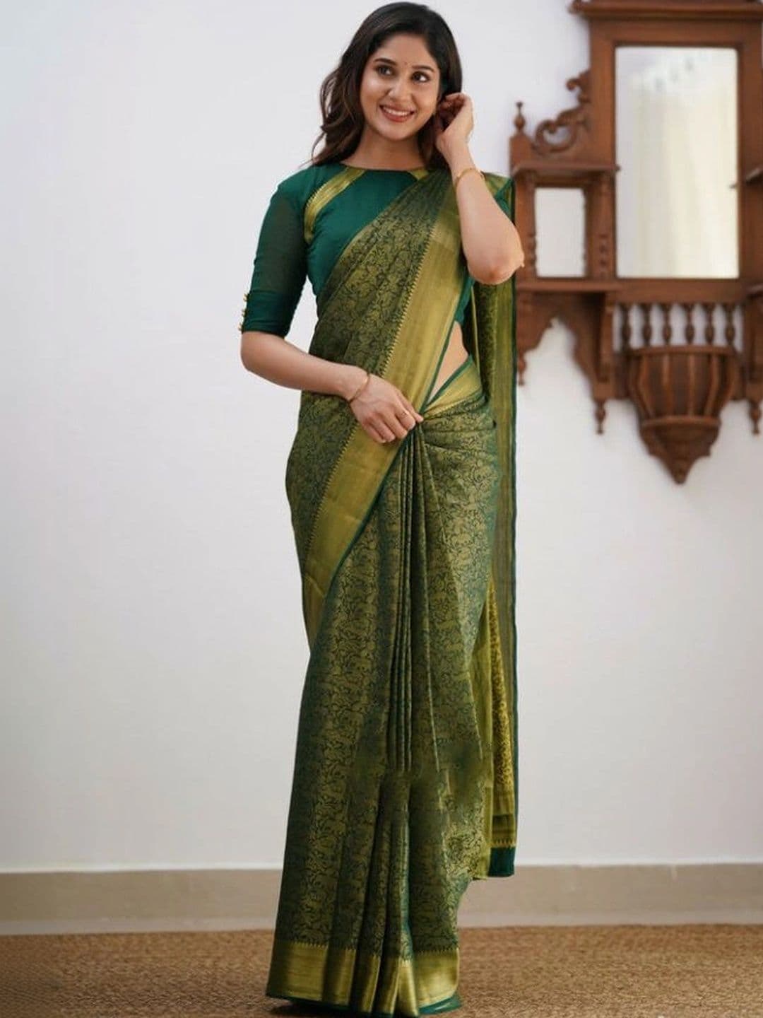 Mitera Woven Design Zari Silk Blend Banarasi Saree thumbnail 7