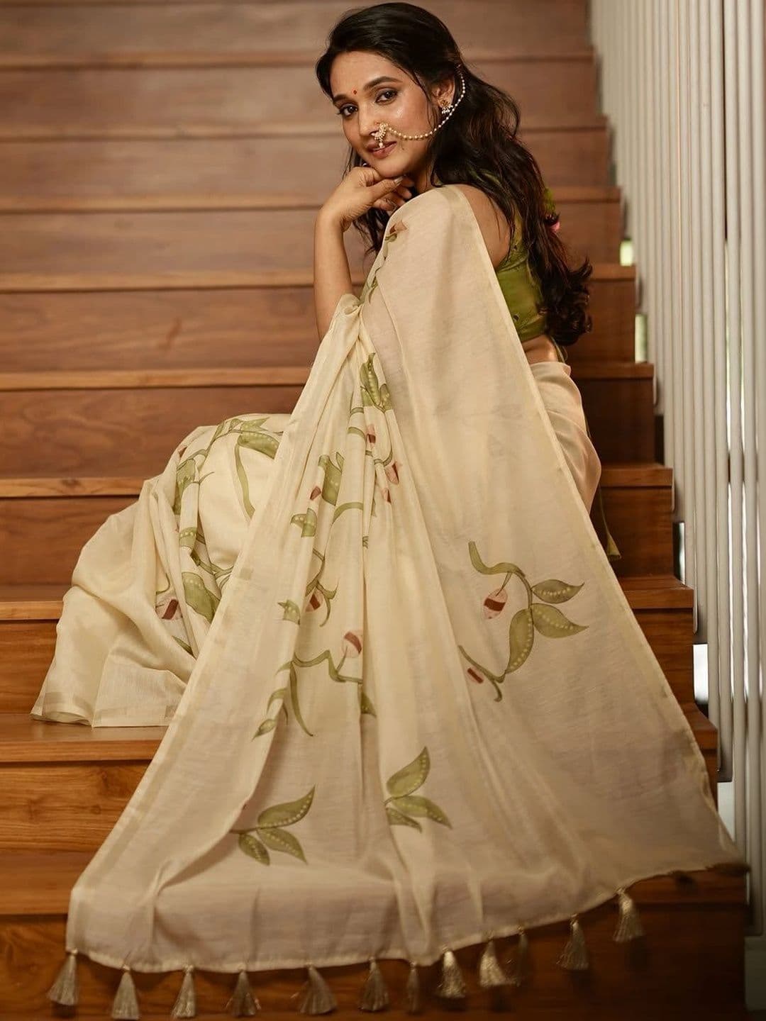 vidhyarani Women Floral Printed Saree with Tassels thumbnail 6