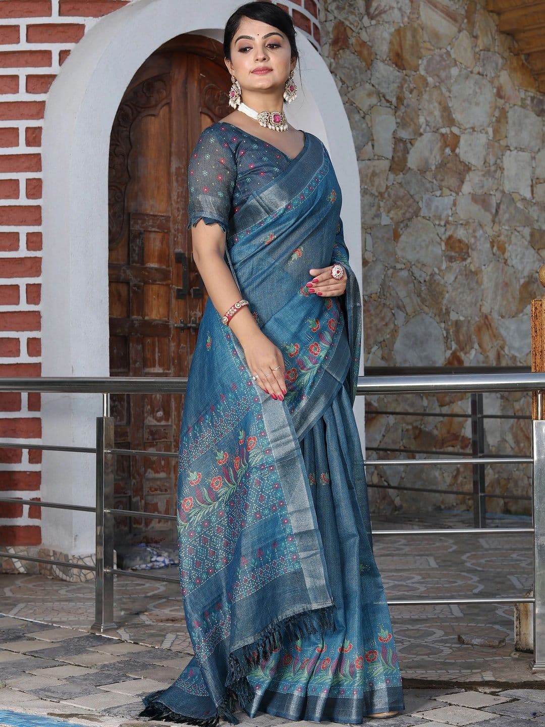 Maroosh Floral Zari Silk Cotton Handloom Saree thumbnail 6