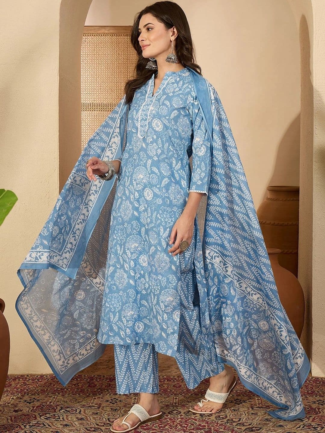 Janasya Women's Light Blue Pure Cotton Floral Printed Straight Kurta Set thumbnail 3