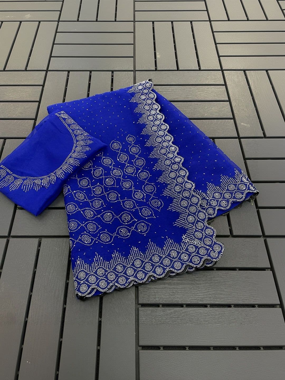 SmileyFashion Pure Georgette Saree thumbnail 4