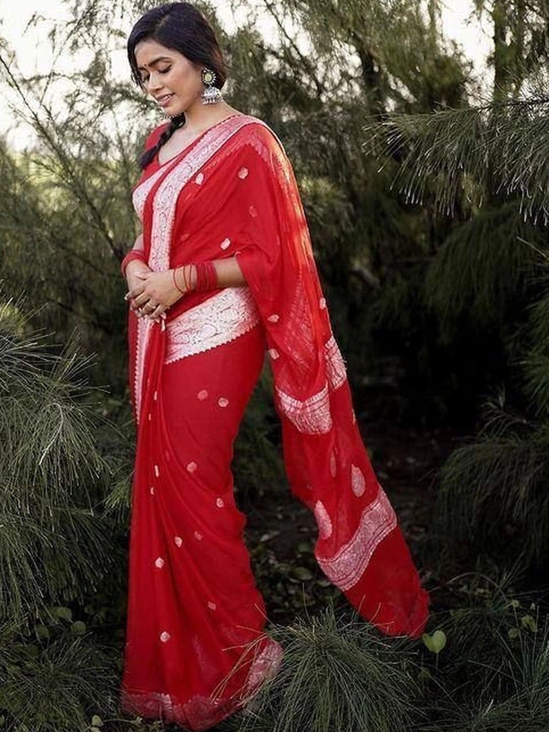 Mitera Woven Design Zari Silk Blend Banarasi Saree thumbnail 7