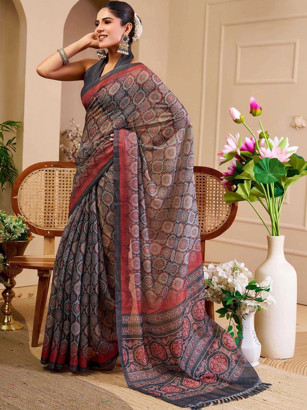 MANVAA Women  Floral Silk Cotton Handloom Saree thumbnail 4