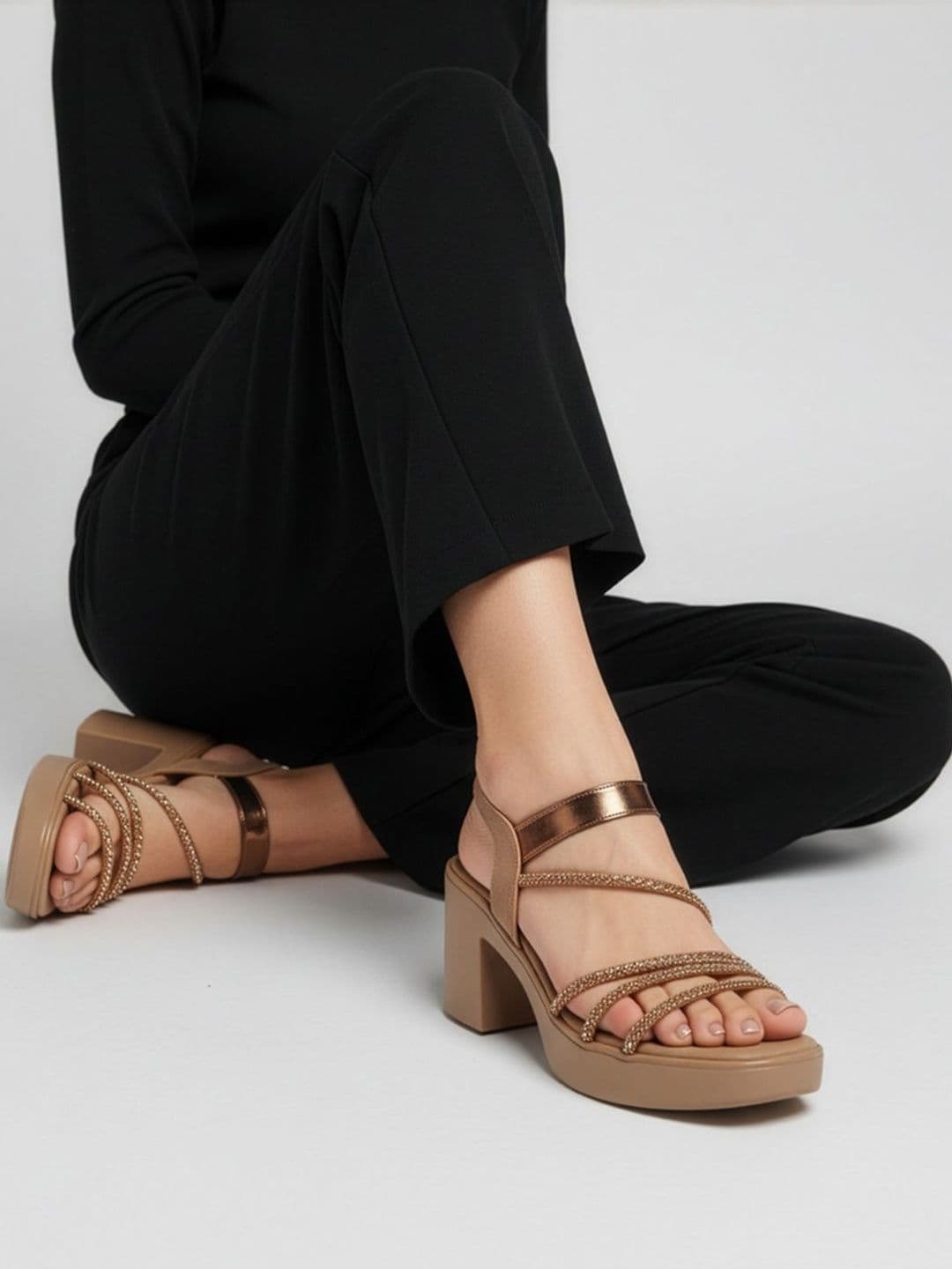 CHINRAAG Textured Block Sandals thumbnail 5