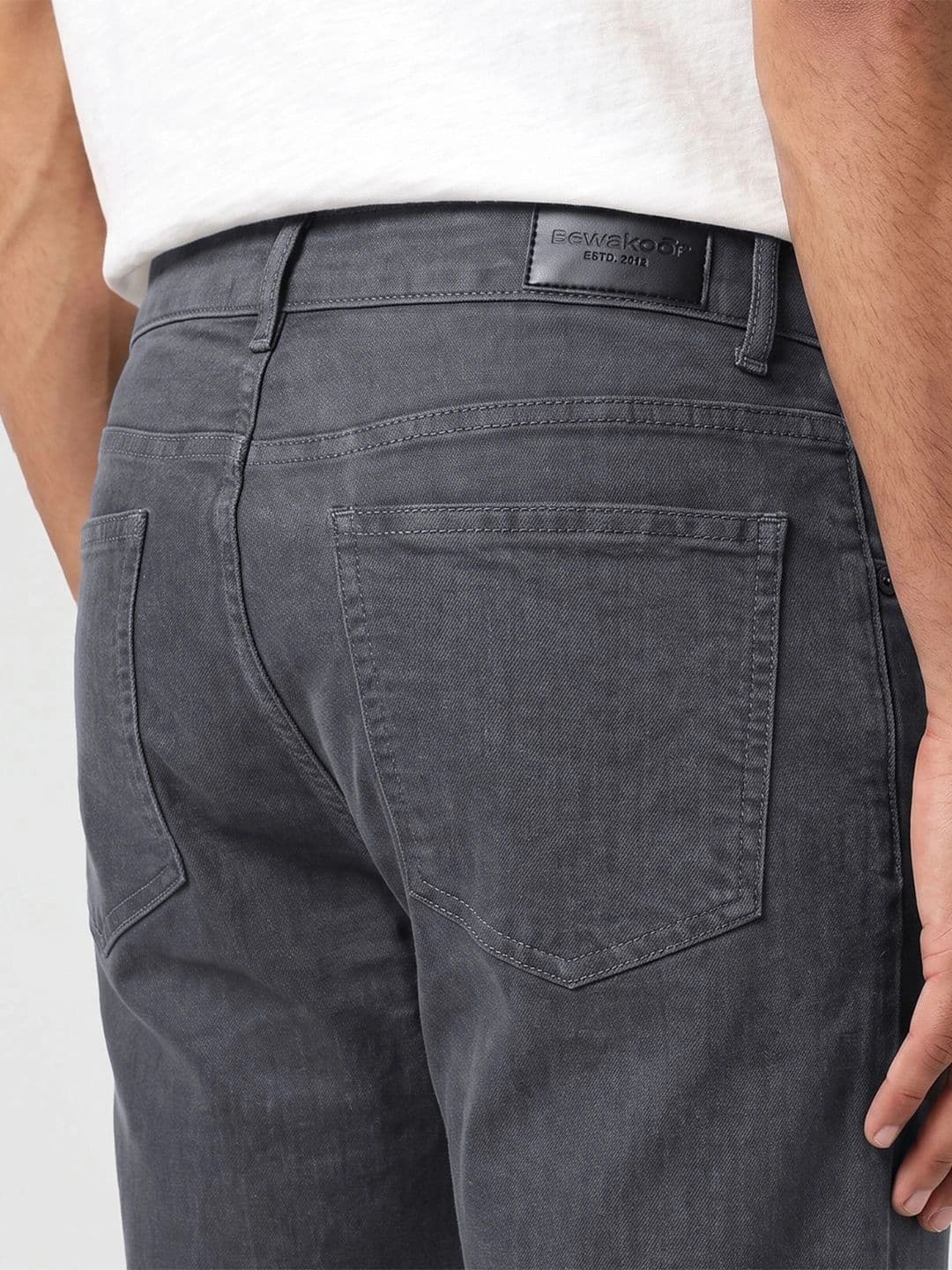 Bewakoof Men's Grey Washed Slim Straight Fit Mid-Rise Jeans thumbnail 3