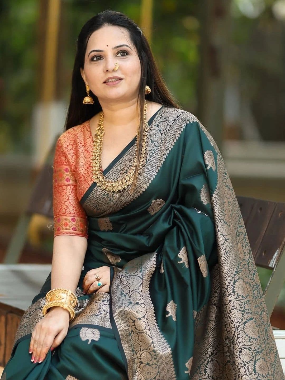 Mitera Woven Design Zari Silk Blend Banarasi Saree thumbnail 2