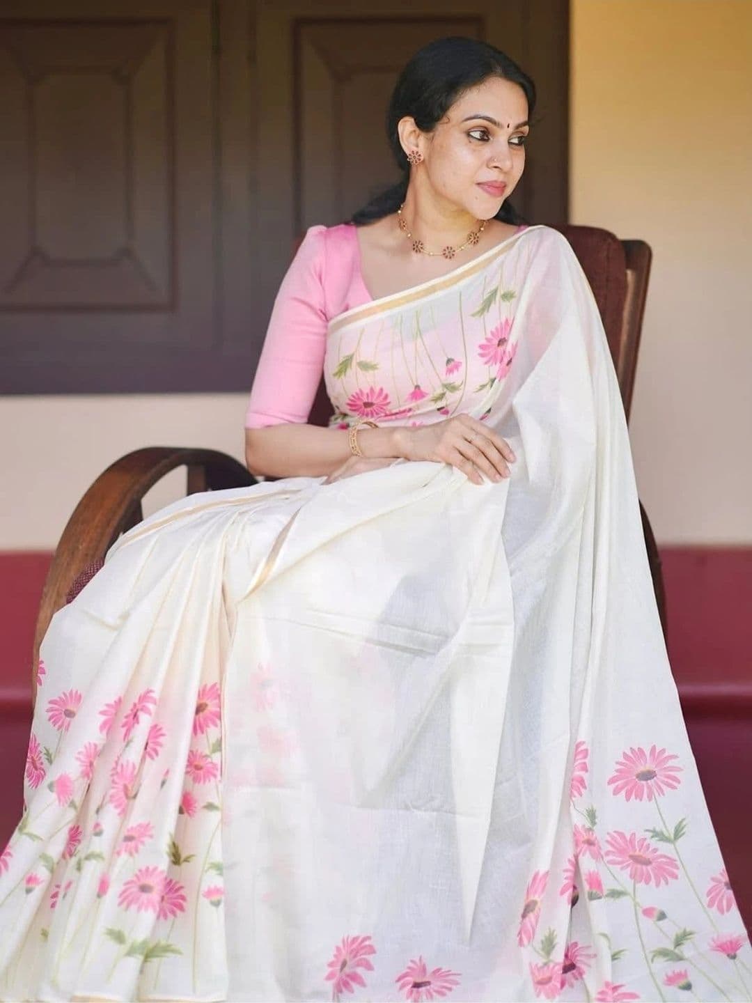 vidhyarani Floral Saree - view 1