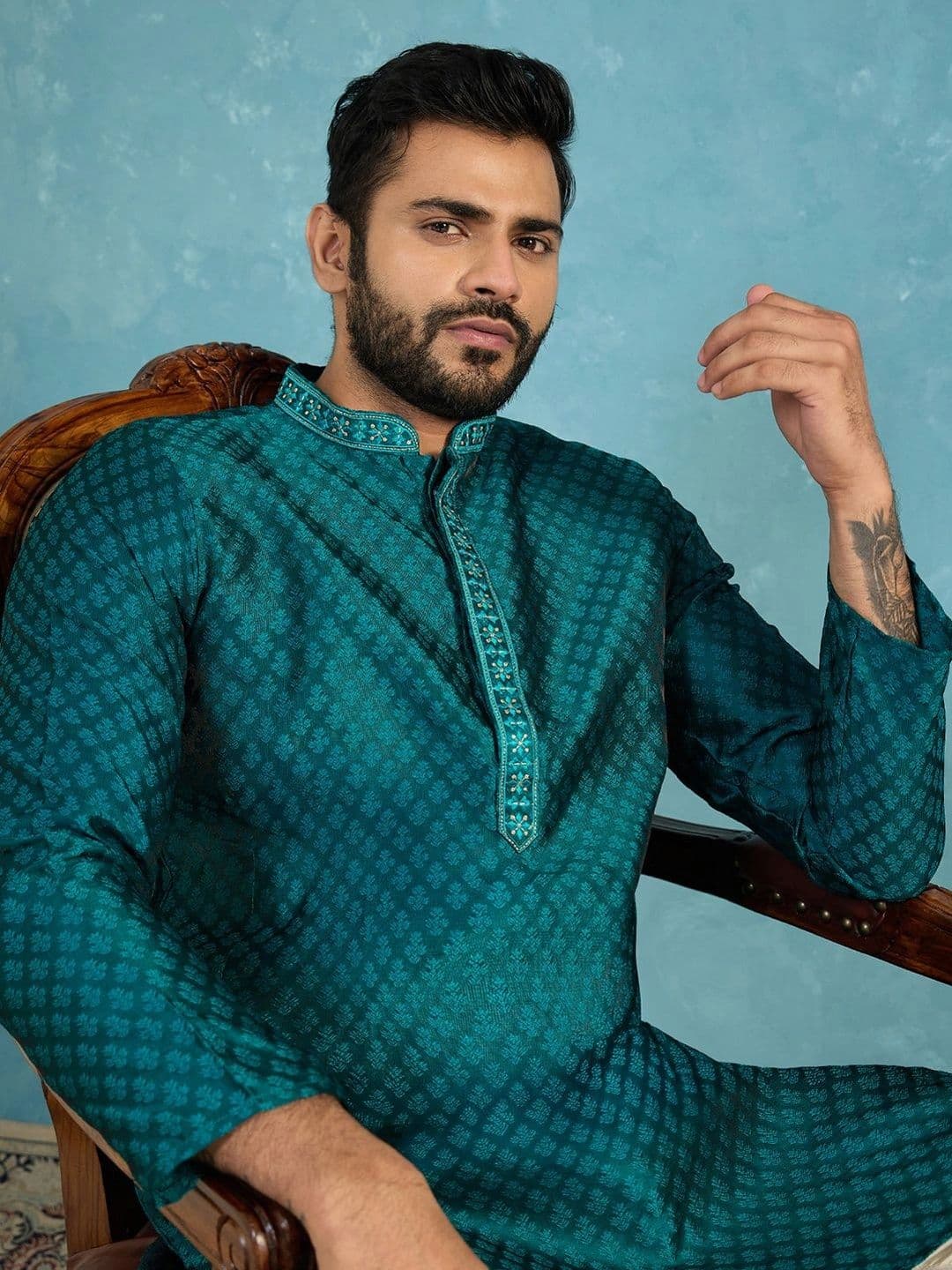 House of Pataudi Men Thread Work Kurta thumbnail 5