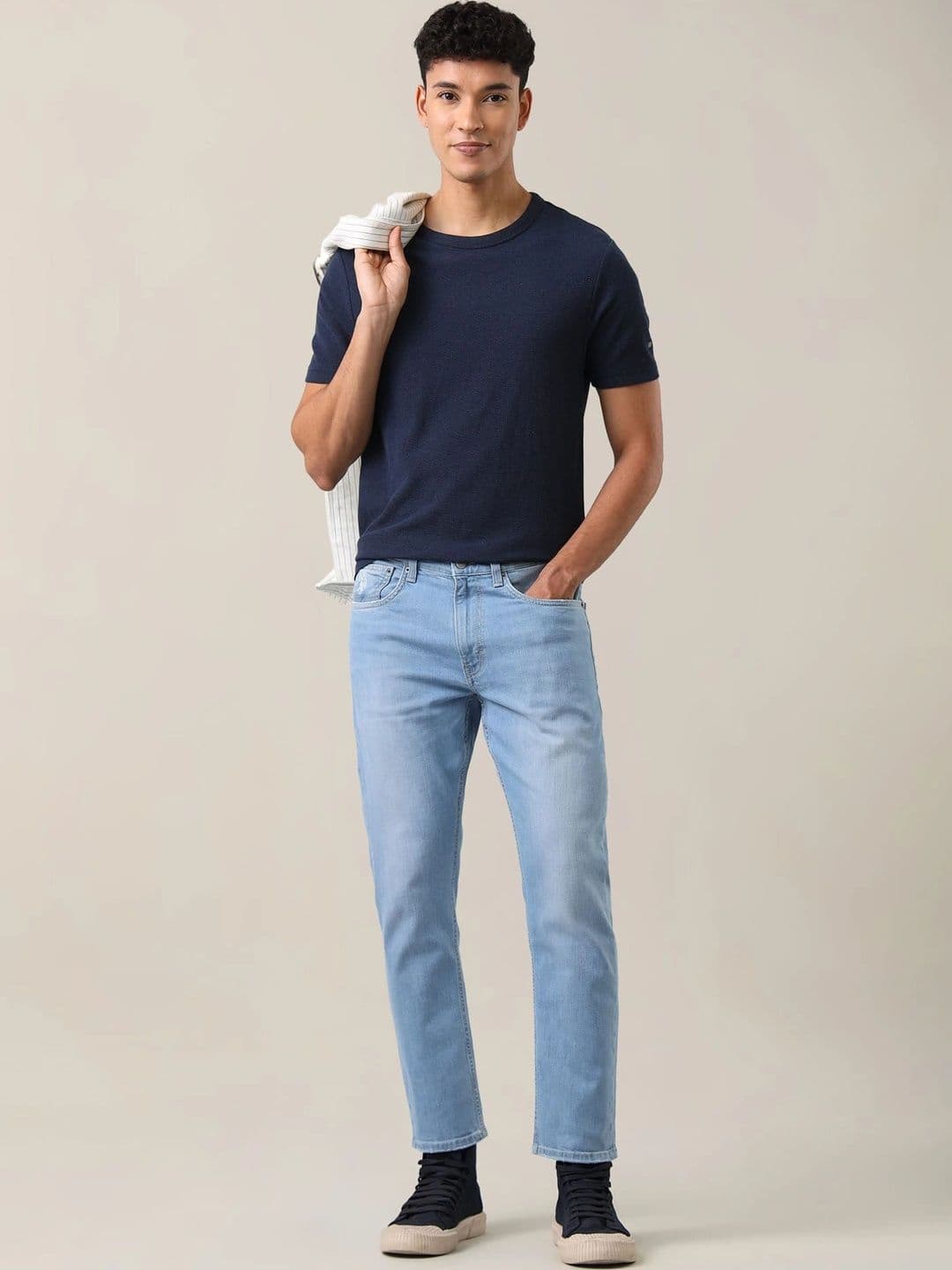 U.S. Polo Assn. Denim Co. Men Straight Fit Mid-Rise Low Distress Jeans thumbnail 4