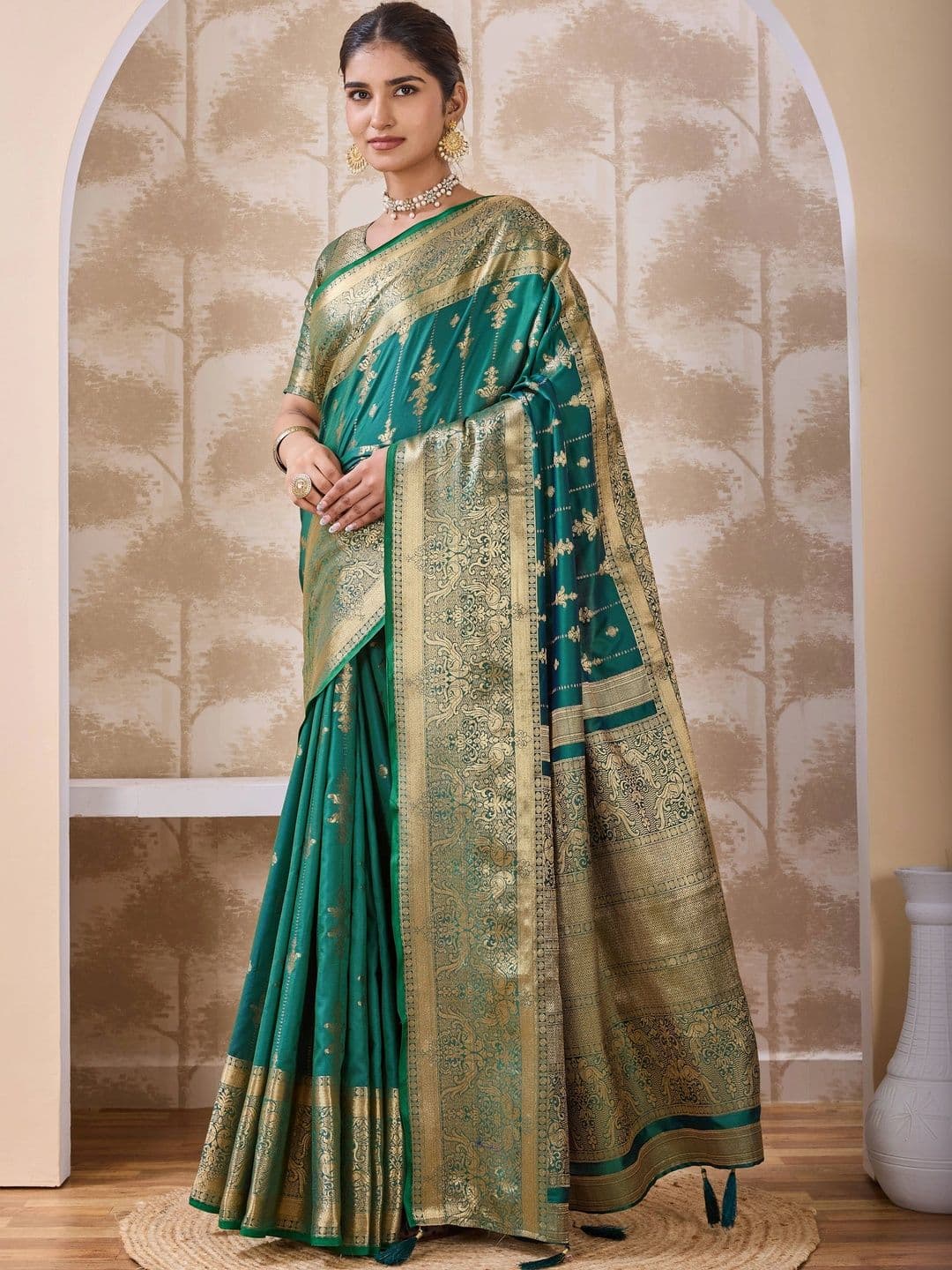 Maharanga Woven Design Zari Art Silk Banarasi Saree thumbnail 3