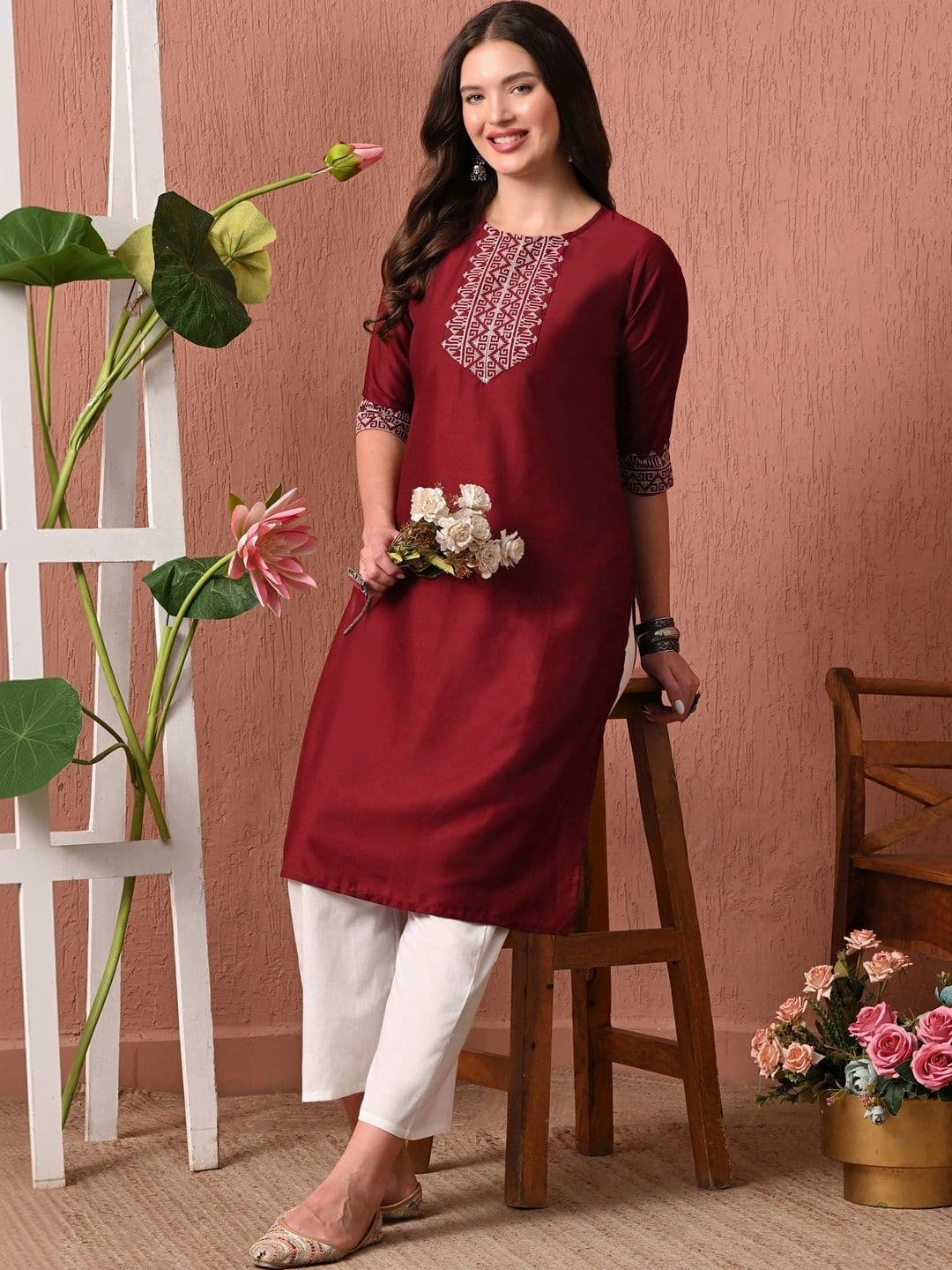Sangria Women Embroidered Thread Work Kurta thumbnail 7