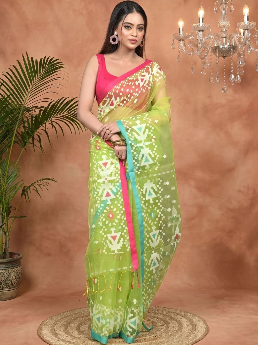 GitAsit Women Woven Design Sequinned Handloom Taant Saree thumbnail 2
