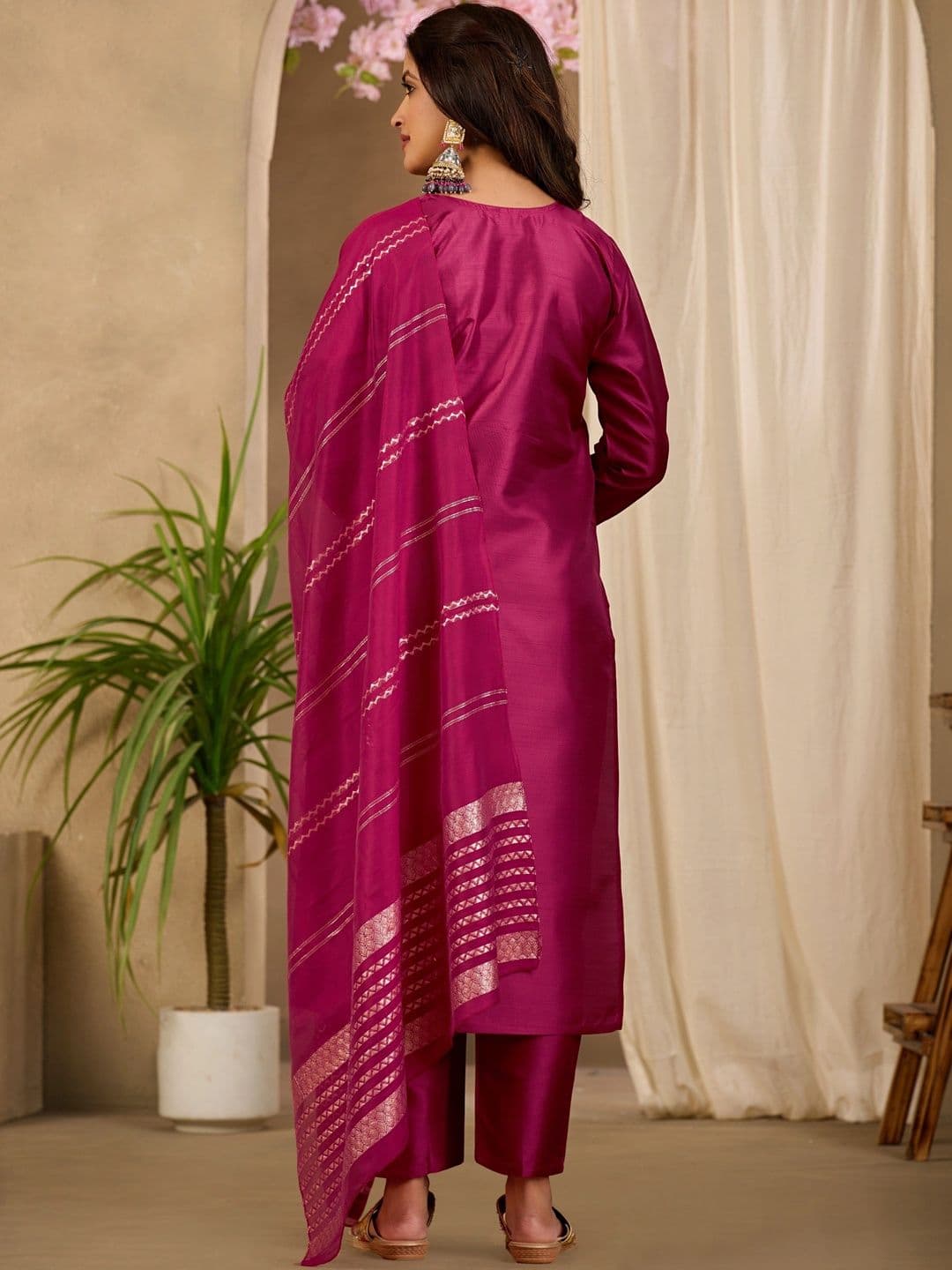 Klotden Women Ethnic Motifs Embroidered Regular Thread Work Kurta with Trousers & With Dupatta thumbnail 2