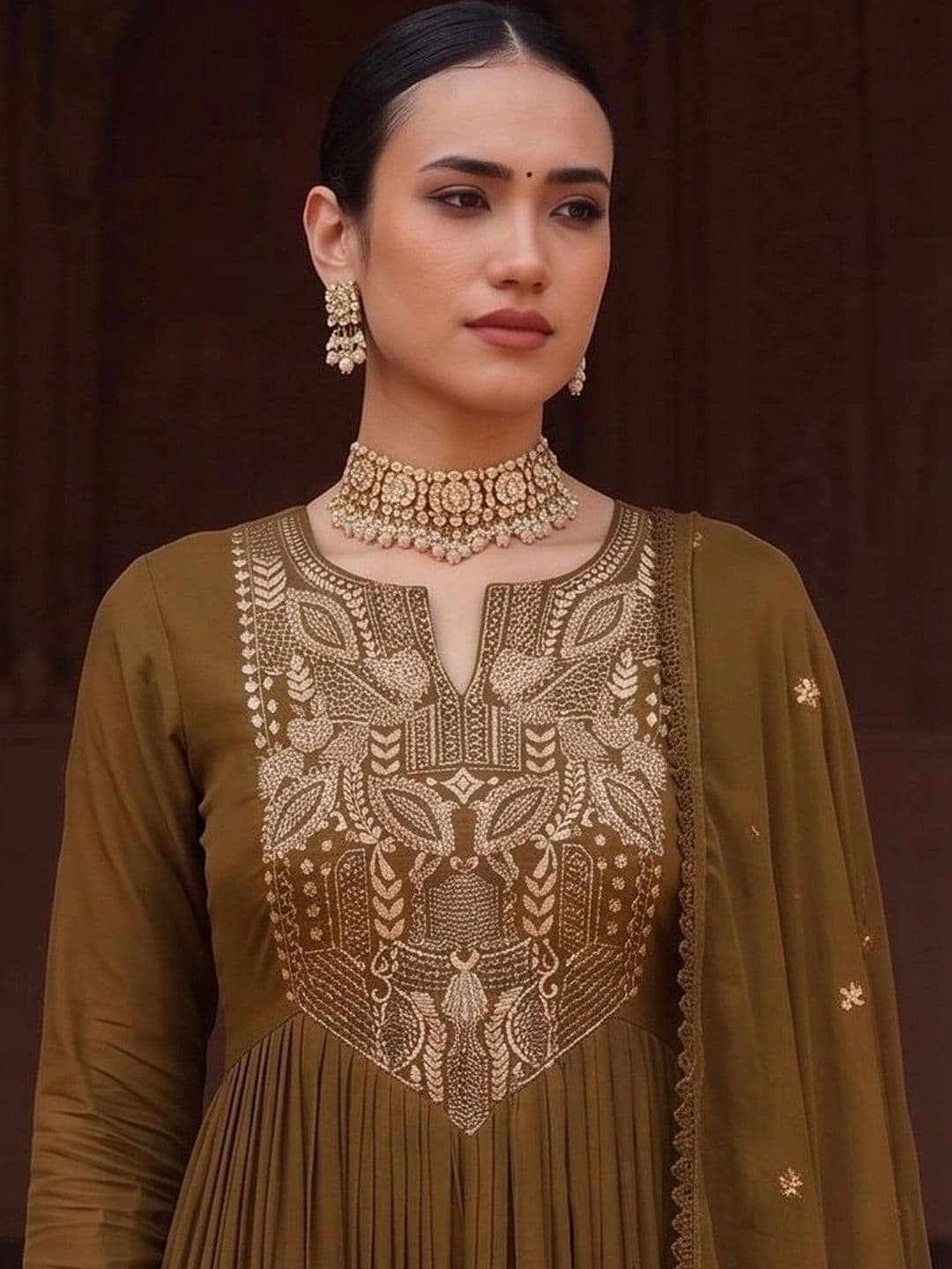 Navlik Women Embroidered Regular Chanderi Silk Kurta with Trousers & With Dupatta thumbnail 3