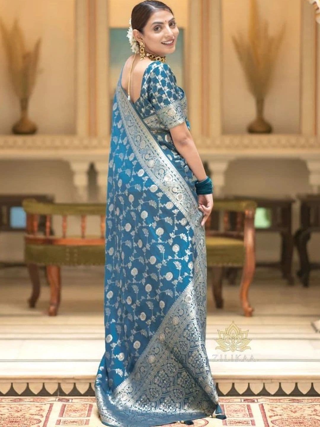 Mitera Woven Design Zari Silk Blend Banarasi Saree thumbnail 3