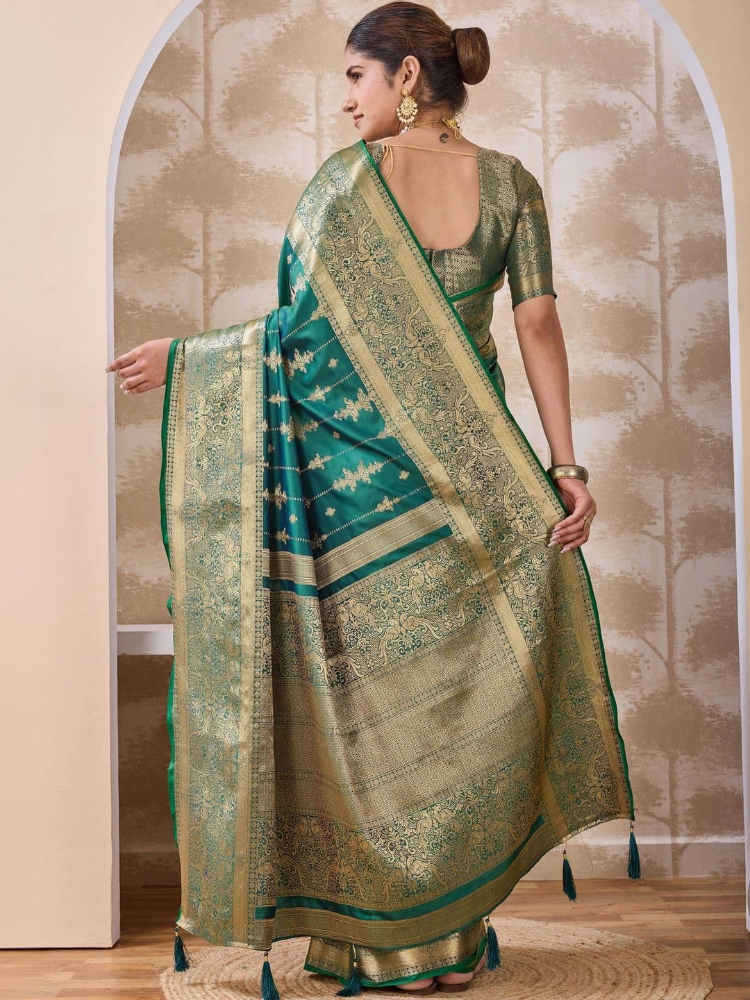 Maharanga Woven Design Zari Art Silk Banarasi Saree thumbnail 2