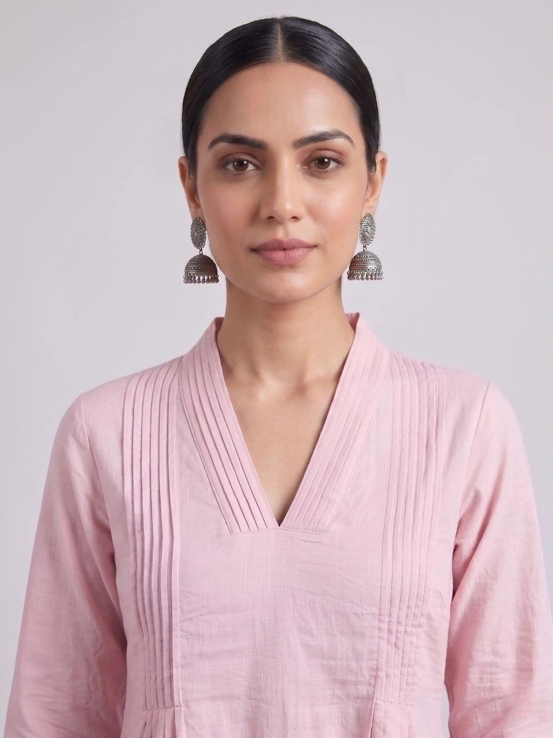 NAVYAAZRI Women Regular Pure Silk Kurta with Trousers thumbnail 4