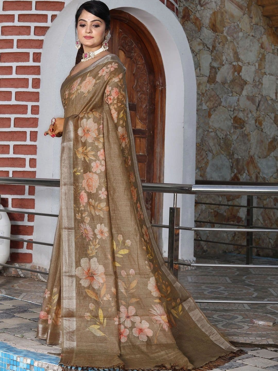 Maroosh  Women Floral Silk Cotton Handloom Saree thumbnail 5