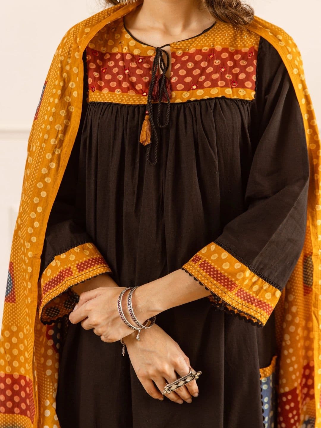 Sangria Women Ethnic Motifs Printed Empire Pure Cotton Kurta with Trousers & With Dupatta thumbnail 5
