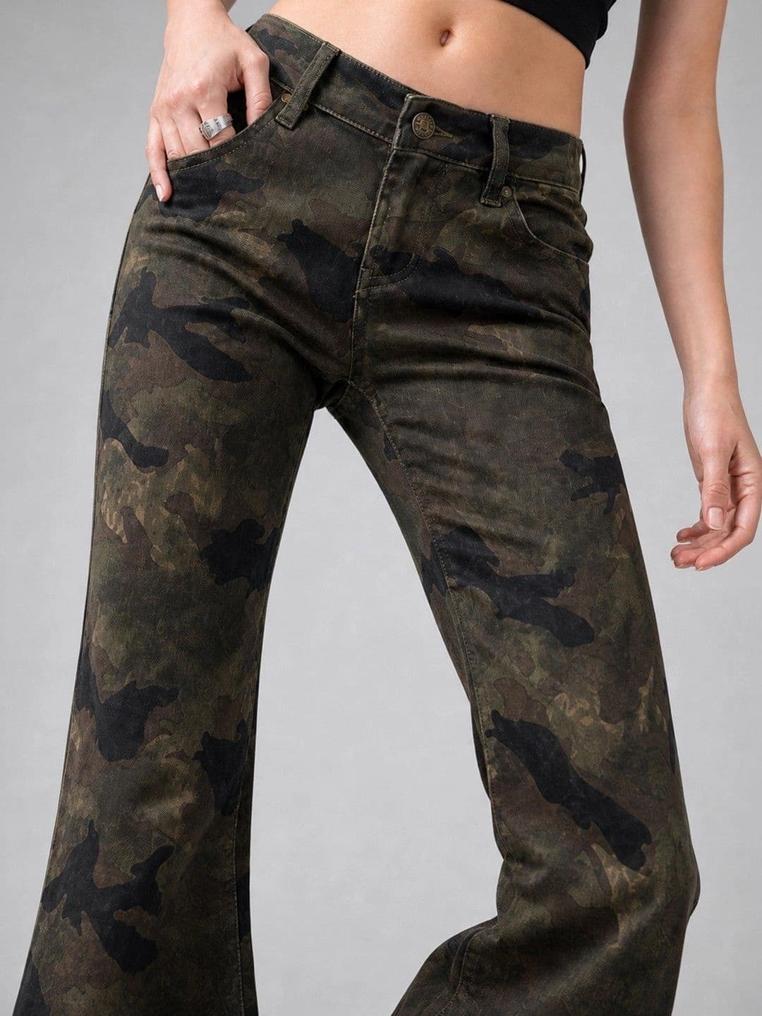 Suo Women Bootcut Mid-Rise Low Distress Jeans thumbnail 6