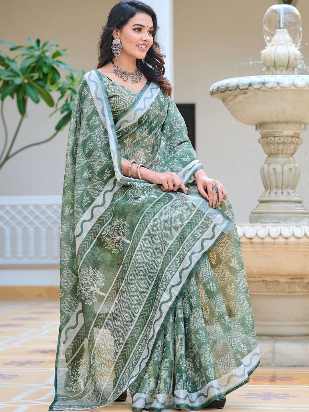 Maroosh Floral Saree thumbnail 2