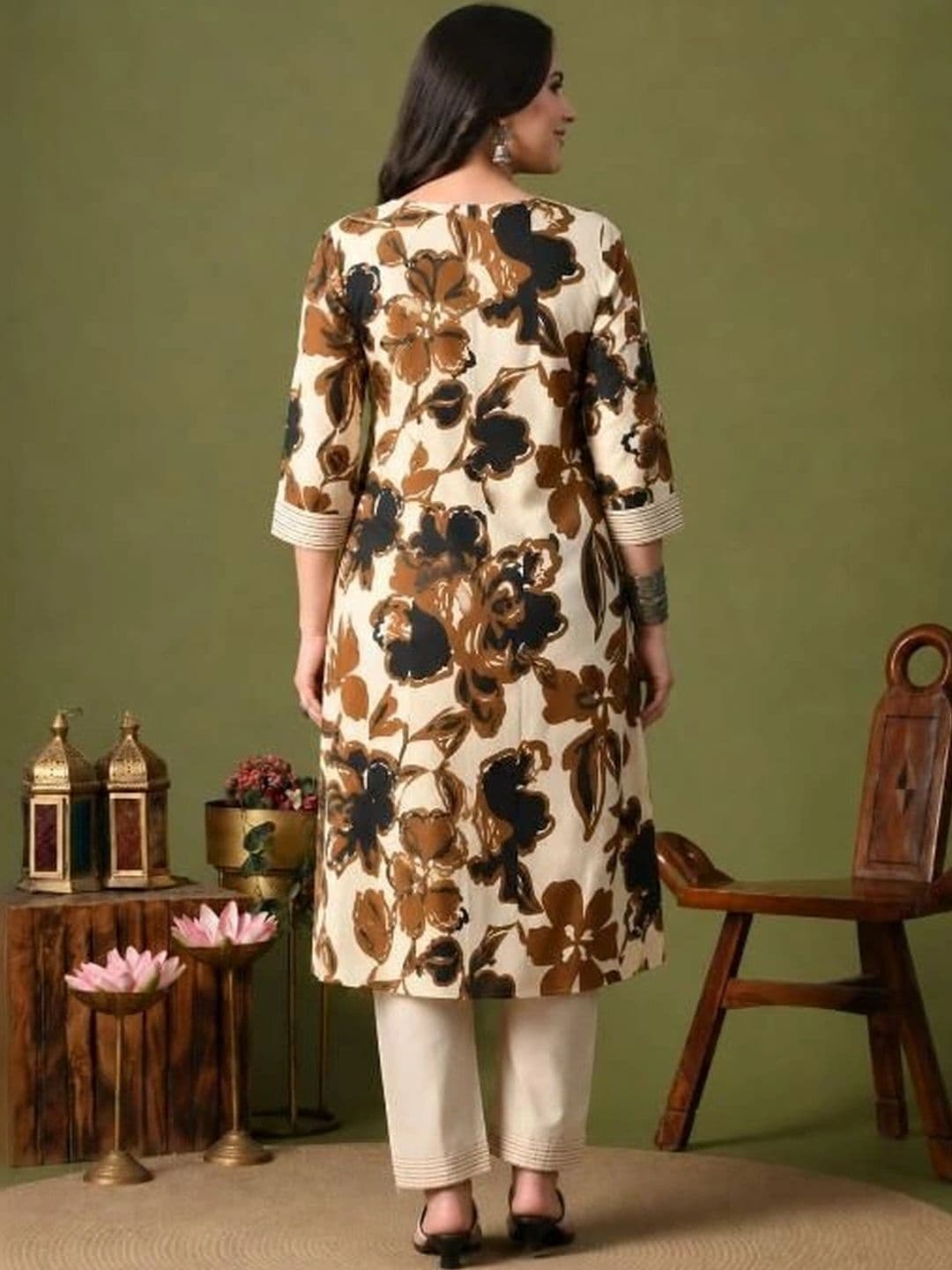 ROSHNI Women Floral Printed Regular Thread Work Pure Cotton Kurta with Trousers thumbnail 5