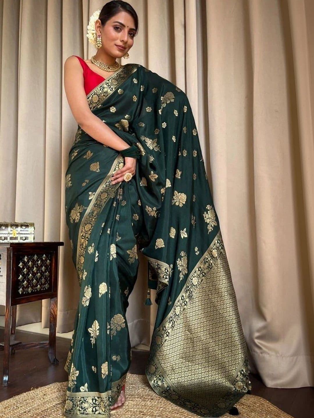 HERE&NOW Woven Design Zari Silk Blend Banarasi Saree thumbnail 2